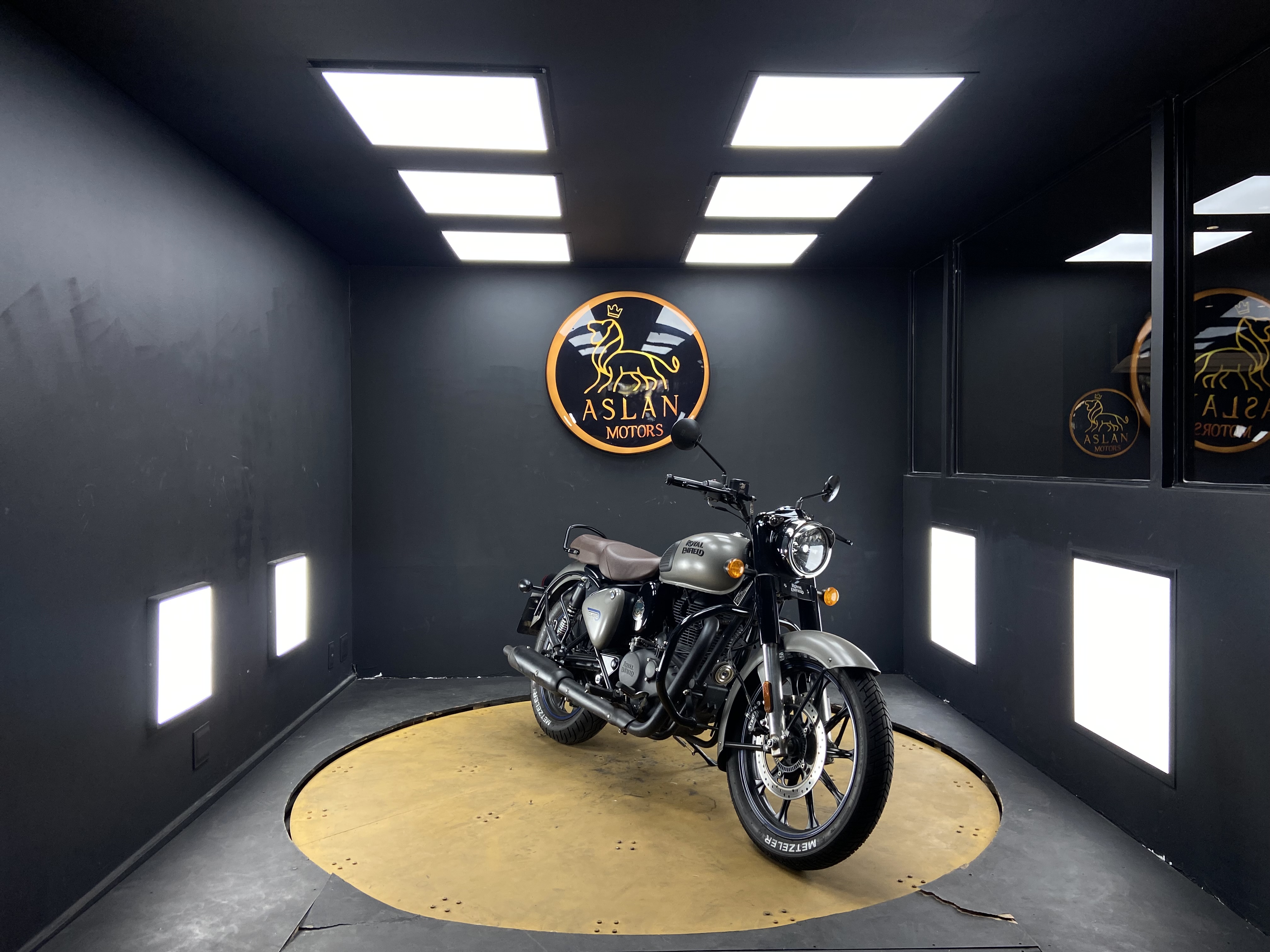 ROYAL ENFIELD CLASSIC DARK 350cc ABS