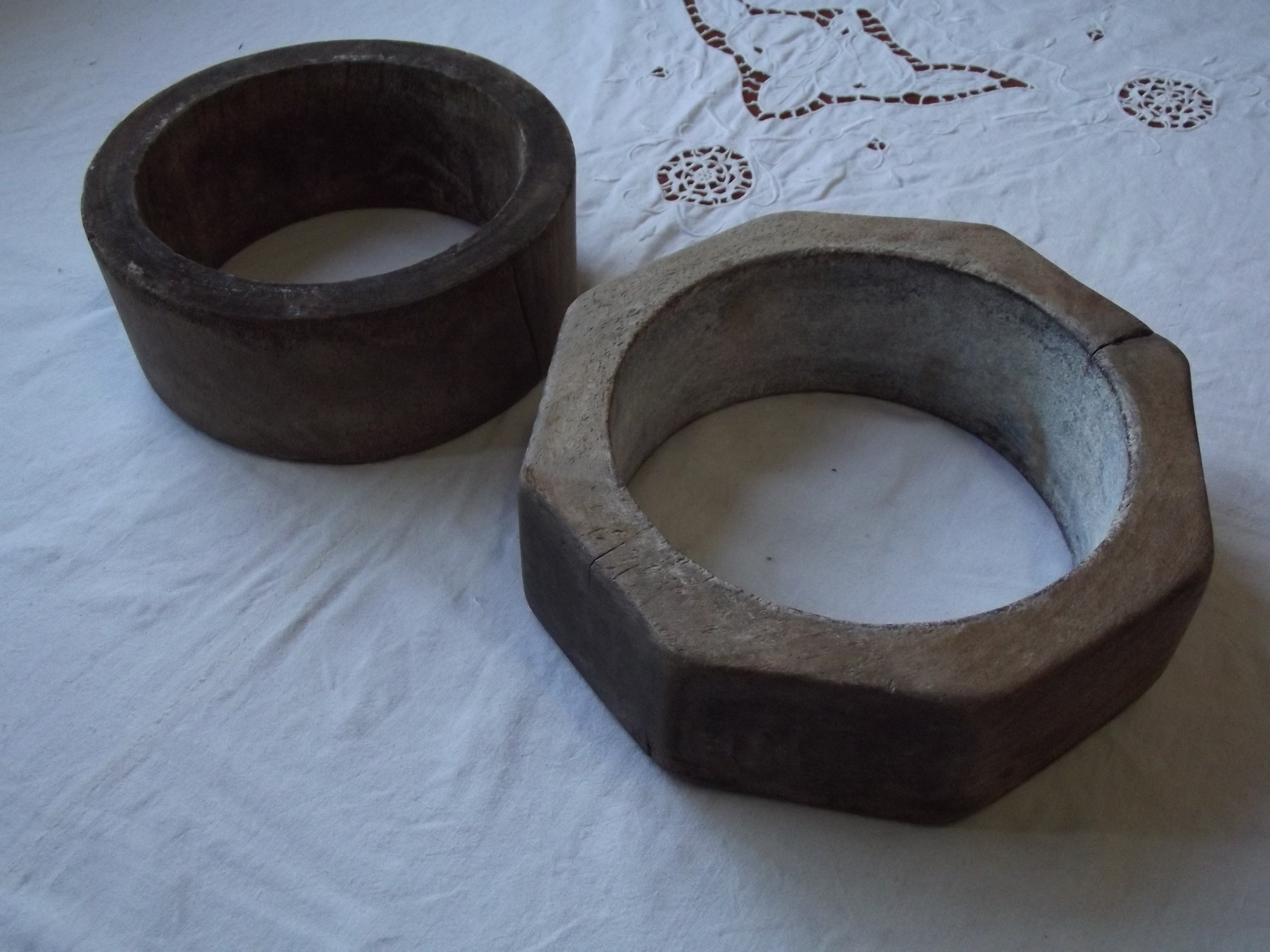 Antiga forma de queijo em madeira