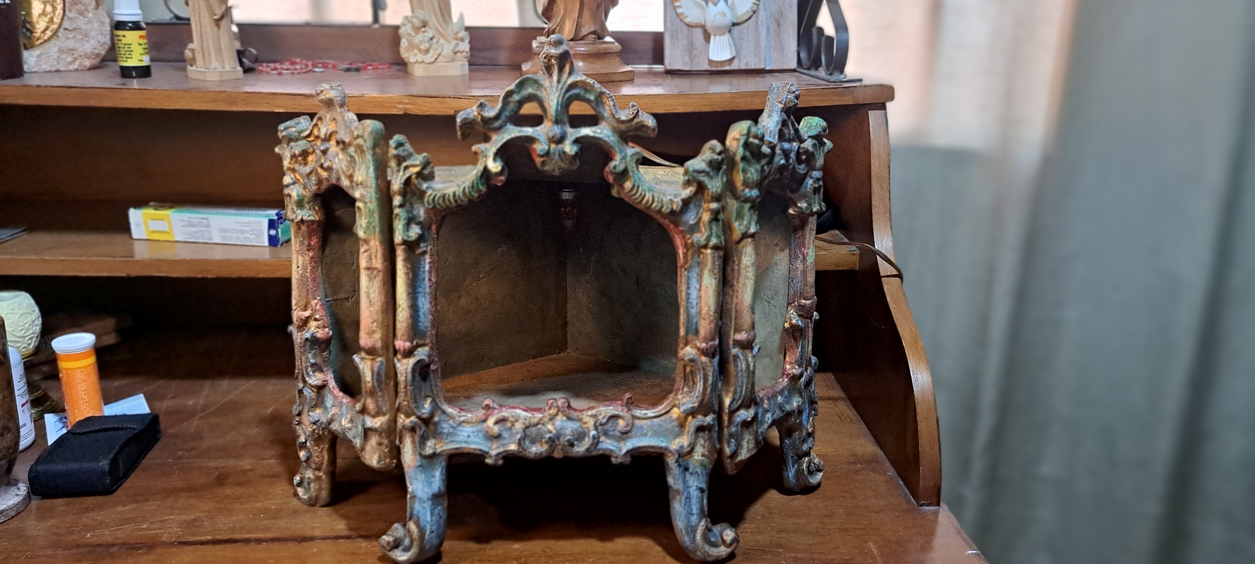 Curioso oratório em 3 módulos