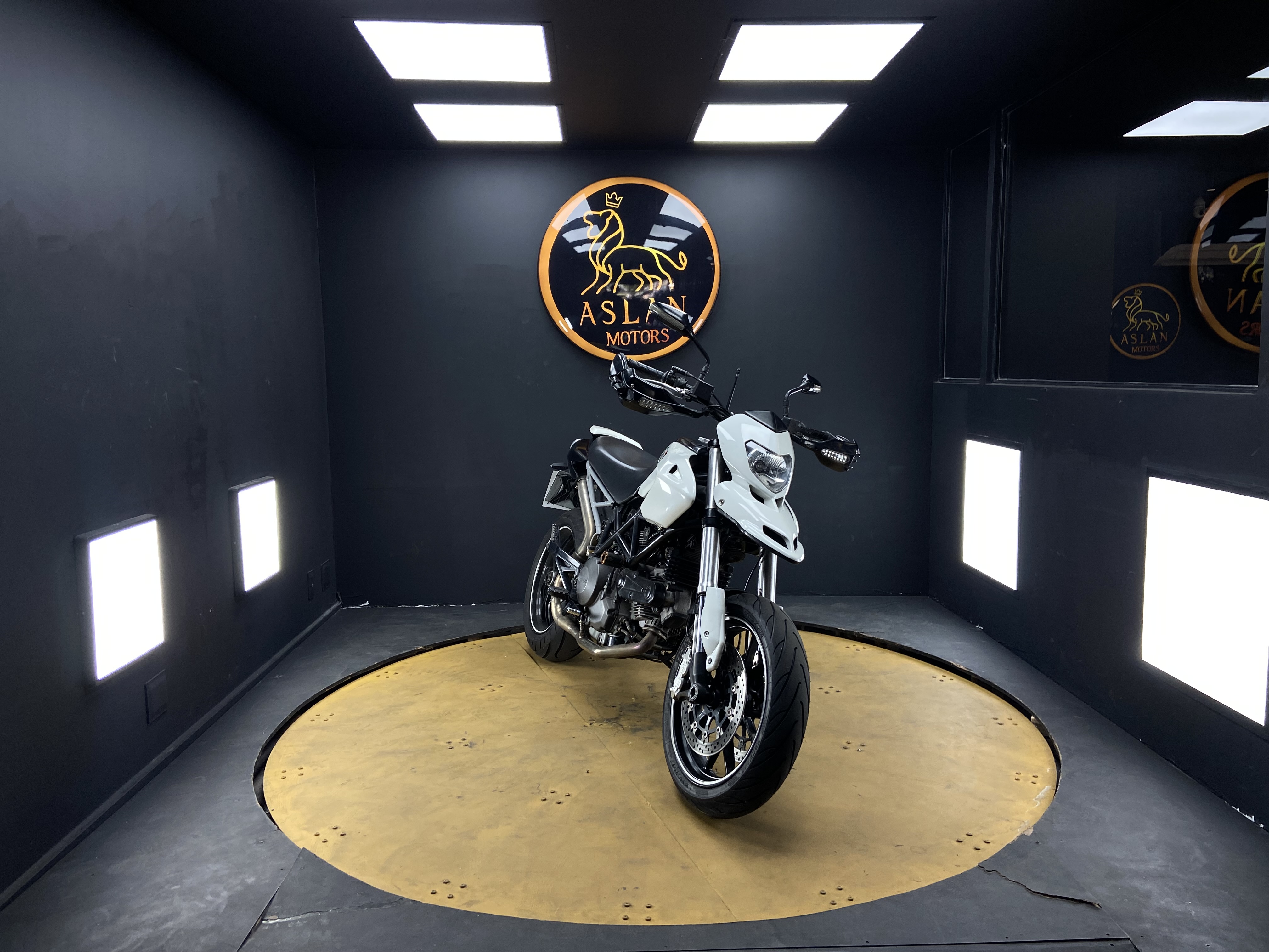 DUCATI HYPERMOTARD 796
